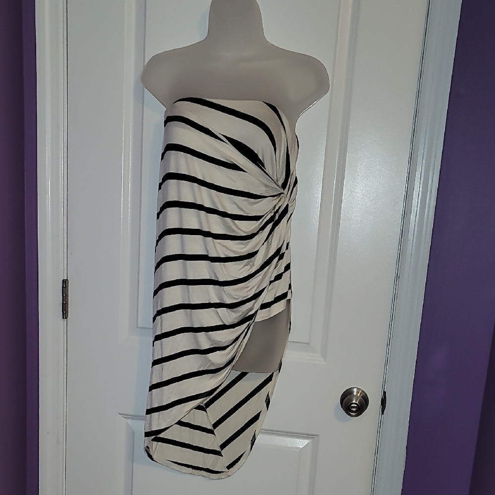 Charlotte Russe Black and White Asymmetrical Halter Top w/ Side Knot Sz: L NWT - Picture 2 of 5